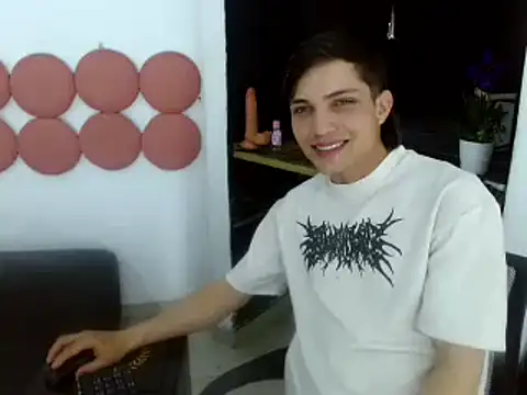 MaxxLouis online show from 05.23.26