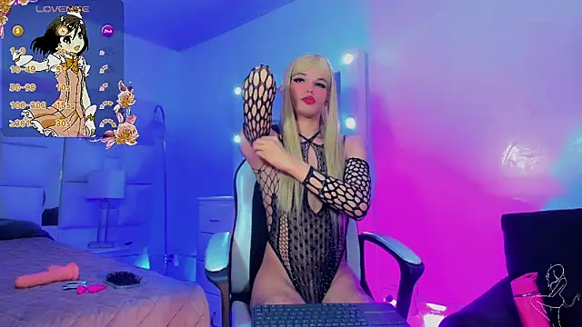 Isabella Kirk  online show from 05.19.26