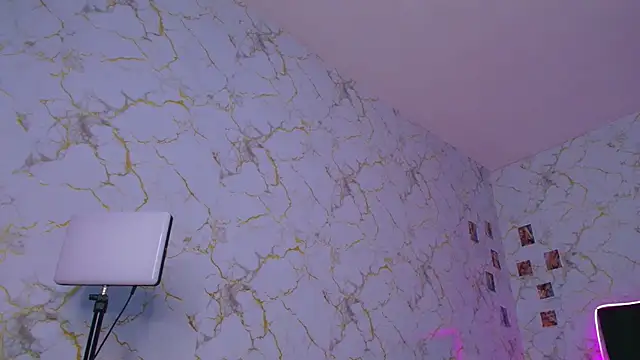 Snapshot of cinniaa_ chatting on 06.25.26 cinniaa online show from 06.25.26