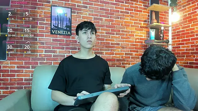 Snapshot of Hoot_boyss_ chatting on 05.19.26 Hoot boyss online show from 05.19.26