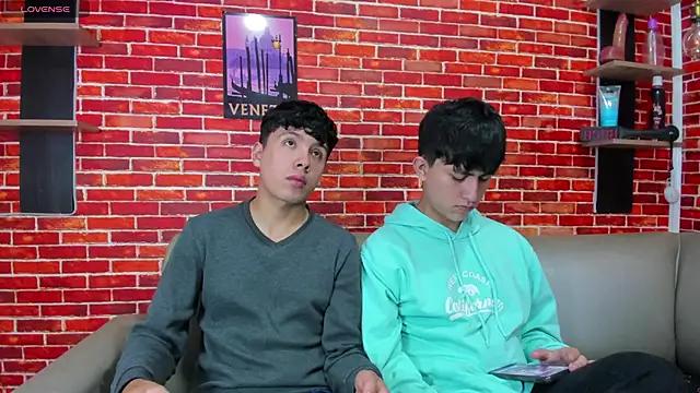 Snapshot of Hoot_boyss_ chatting on 05.22.26 Hoot boyss online show from 05.22.26