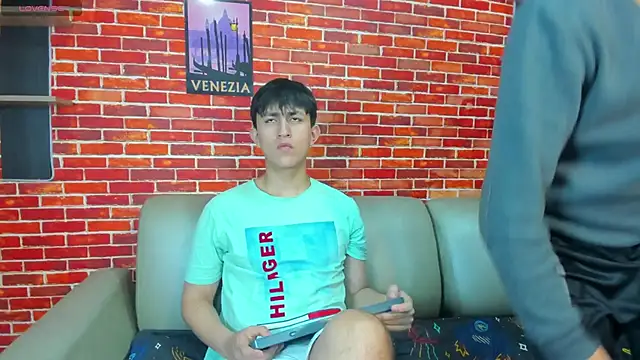 Snapshot of Hoot_boyss_ chatting on 05.23.26 Hoot boyss online show from 05.23.26