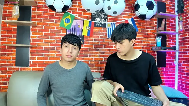 Hoot boyss  online show from 06.17.26