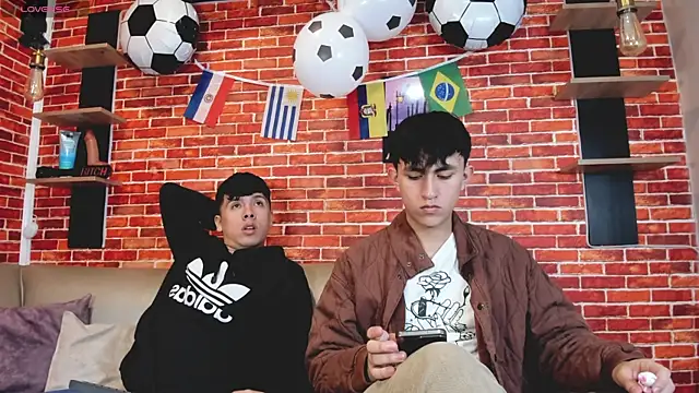 Hoot boyss  online show from 07.08.26