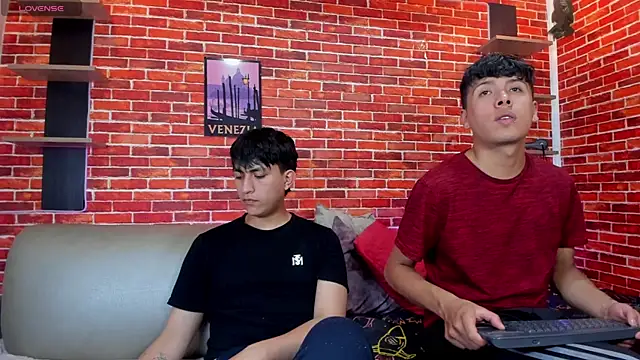 Hoot boyss  online show from 07.15.26