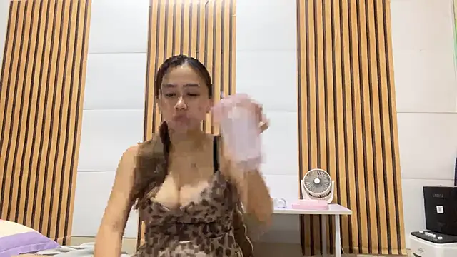 Snapshot of GiselleRina chatting on 05.28.26 GiselleRina online show from 05.28.26