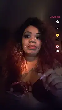 Snapshot of NailGoddessnow chatting on 01.05.25 NailGoddessnow online show from 01.05.25