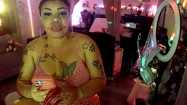 Snapshot of NailGoddessnow chatting on 04.26.26 NailGoddessnow online show from 04.26.26