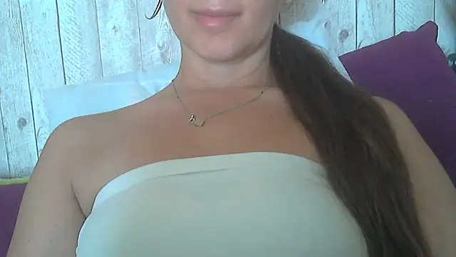 Snapshot of Bella--White chatting on 06.05.26 Bella--White online show from 06.05.26