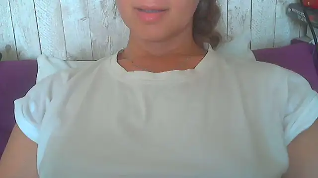 Snapshot of Bella--White chatting on 06.09.26 Bella--White online show from 06.09.26