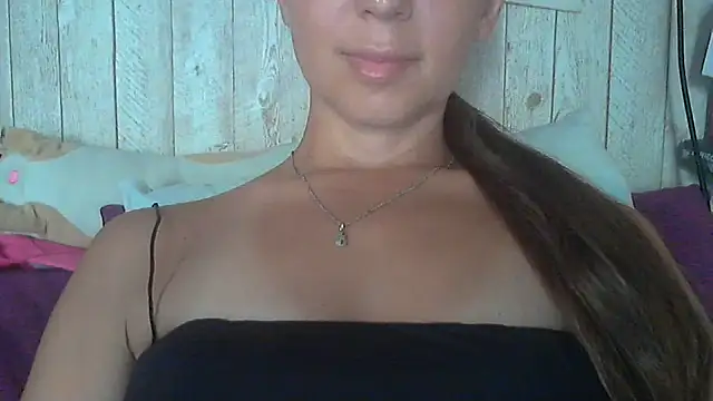 Snapshot of Bella--White chatting on 06.18.26 Bella--White online show from 06.18.26