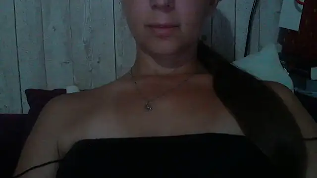 Snapshot of Bella--White chatting on 06.20.26 Bella--White online show from 06.20.26