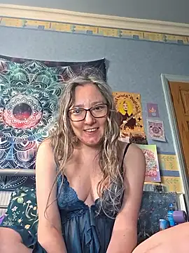 Izzylove47 online show from 05.18.26