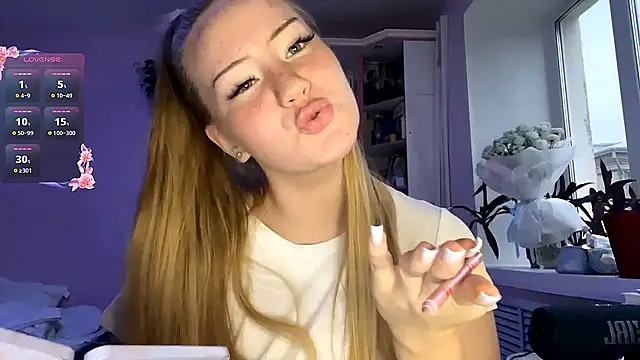 Lisi Kiss  online show from 06.30.26