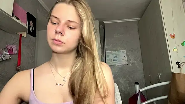 HoneysPiee online show from 06.12.26