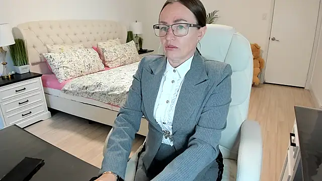 Vika73 online show from 10.17.25