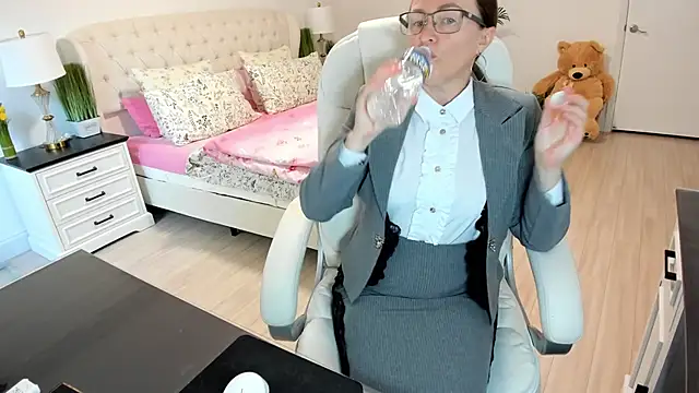 Vika73 online show from 10.19.25