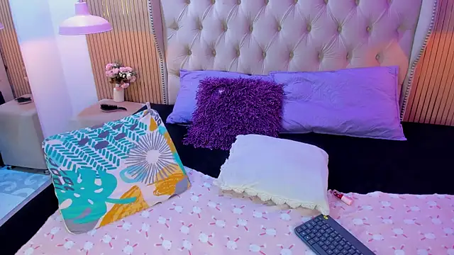 Violetaruizz online show from 05.19.26