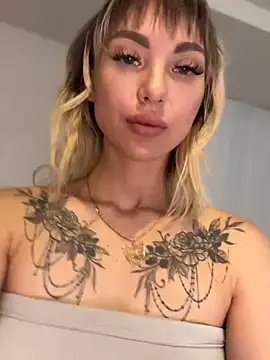 Snapshot of TeaseBabeXXX chatting on 06.27.26 TeaseBabeXXX online show from 06.27.26