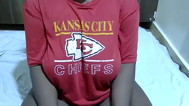Snapshot of RawHoneyXo- chatting on 05.18.26 RawHoneyXo- online show from 05.18.26