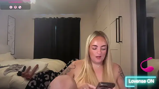 CurvyWetWife online show from 06.13.26