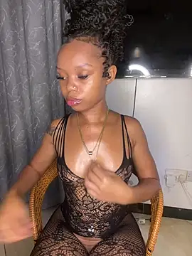 Snapshot of sexyie_caramel chatting on 06.27.26 sexyie caramel online show from 06.27.26
