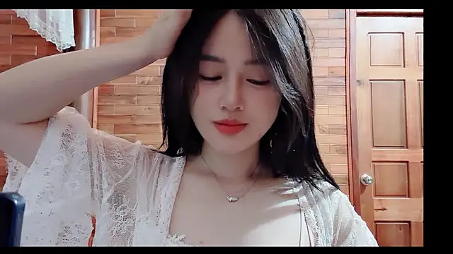 Bee-Cherry online show from 06.17.26