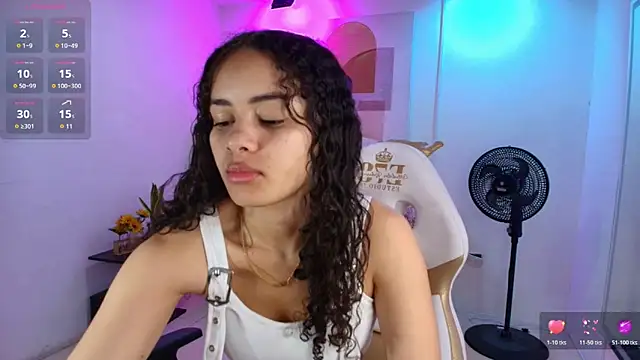 Snapshot of Baby_curly chatting on 06.12.26 Baby curly online show from 06.12.26