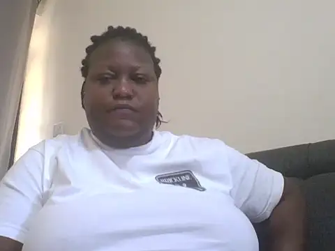 Snapshot of fat_ebonyqueen chatting on 06.08.26 fat ebonyqueen online show from 06.08.26