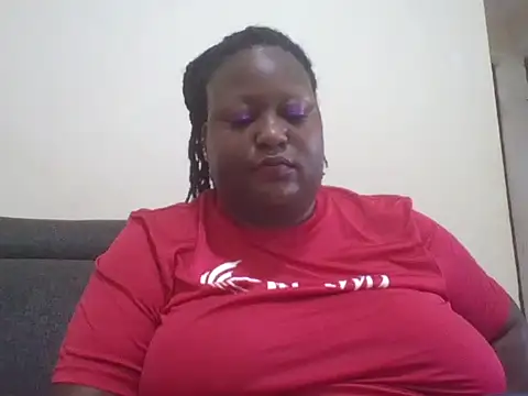 Snapshot of fat_ebonyqueen chatting on 06.13.26 fat ebonyqueen online show from 06.13.26