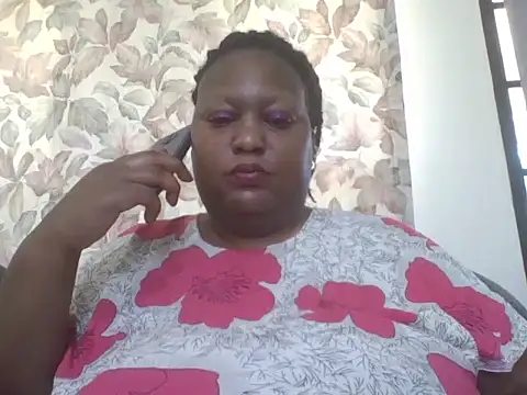 Snapshot of fat_ebonyqueen chatting on 06.21.26 fat ebonyqueen online show from 06.21.26