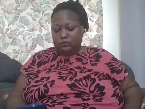 Snapshot of fat_ebonyqueen chatting on 06.25.26 fat ebonyqueen online show from 06.25.26