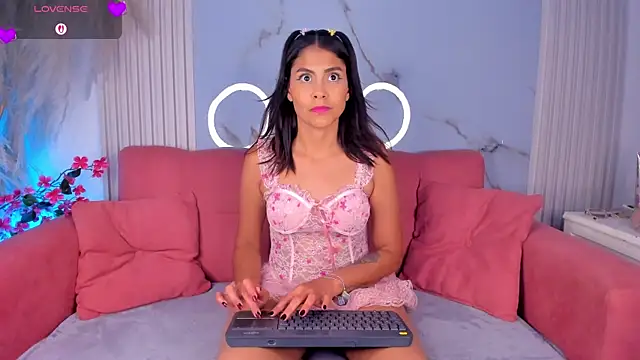 LunaRossie  online show from 06.19.26