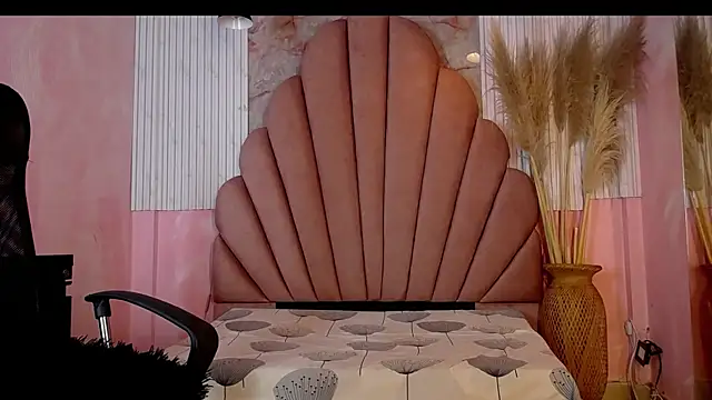 Kyomi Hunt online show from 06.12.26