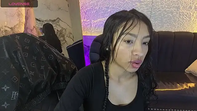 Snapshot of Adarasuri_v chatting on 07.05.26 Adarasuri v online show from 07.05.26