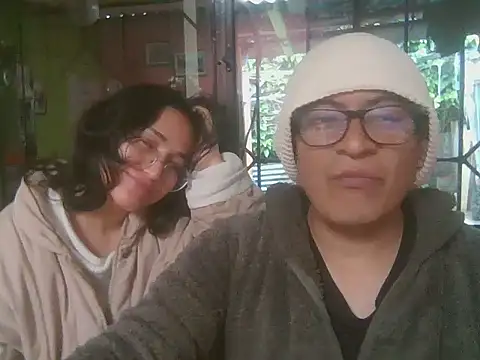 Snapshot of Carla_and_Ivan chatting on 06.09.26 Carla and Ivan online show from 06.09.26