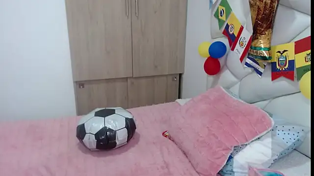 Valeria Santos  online show from 06.18.26