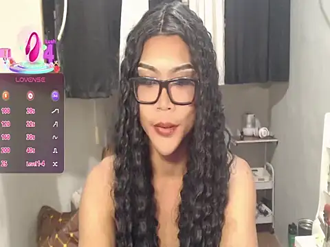 Snapshot of BeatrixGray02 chatting on 05.26.26 BeatrixGray02 online show from 05.26.26