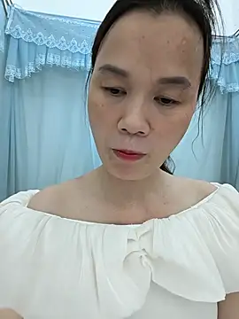Lye lovely online show from 06.15.26