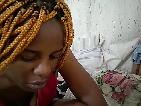 Snapshot of queen_beev chatting on 06.13.26 queen beev online show from 06.13.26