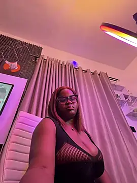 Snapshot of CasadelRe chatting on 05.27.26 CasadelRe online show from 05.27.26