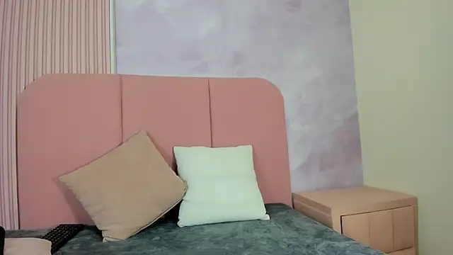 Snapshot of Rosa_Aura chatting on 06.17.26 Rosa Aura online show from 06.17.26
