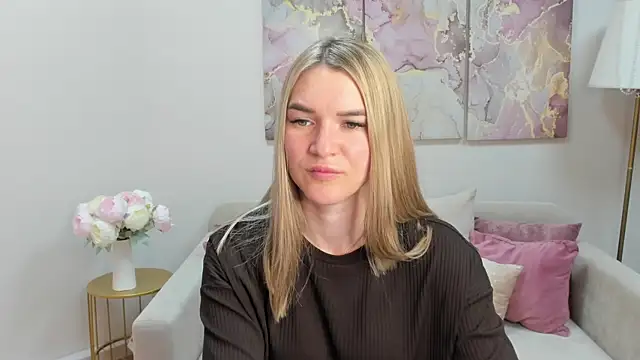 RoxyReignn online show from 07.03.26