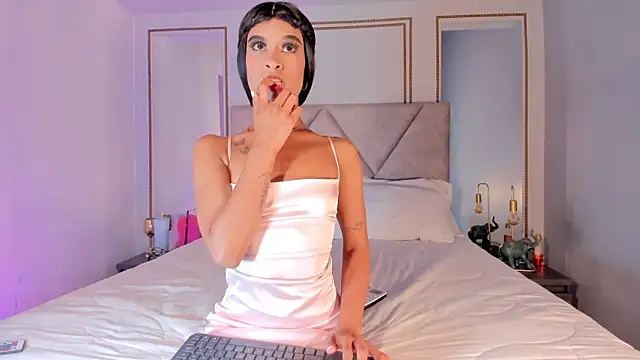 NicoleeJoness online show from 06.12.26