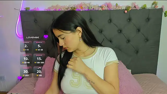 Snapshot of Zoe_Queens chatting on 07.15.26 Zoe Queens online show from 07.15.26