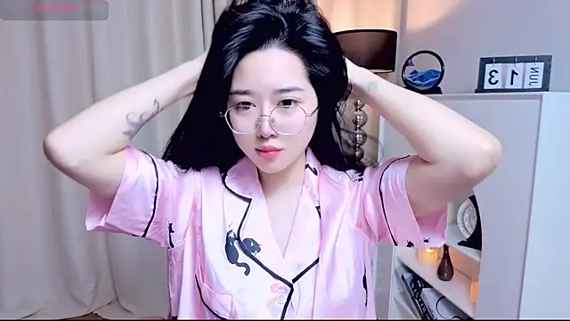 Snapshot of miuu6868 chatting on 06.14.26 miuu6868 online show from 06.14.26
