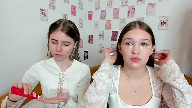 Snapshot of PlayfulMelly chatting on 05.27.26 PlayfulMelly online show from 05.27.26