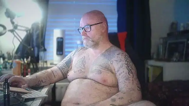 Tattooed Dilf 01 online show from 05.25.26