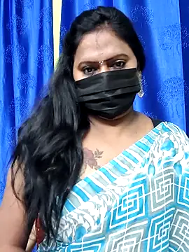 Snapshot of Meera_mia chatting on 06.19.26 Meera mia online show from 06.19.26