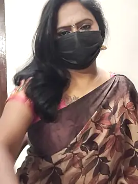 Snapshot of Meera_mia chatting on 06.23.26 Meera mia online show from 06.23.26